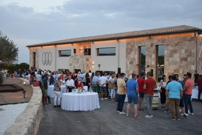 Read more about the article Bodegas Cano opens its new winery in Higueruela